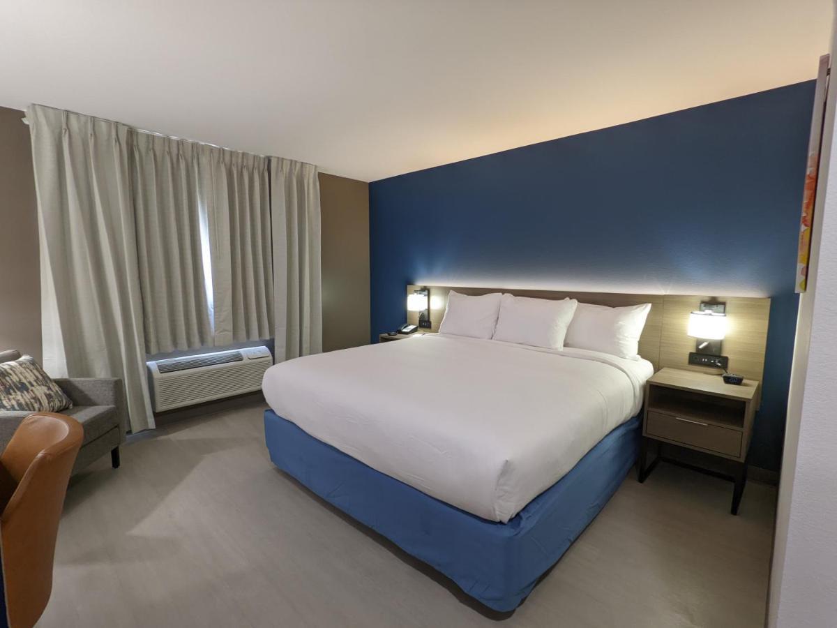 Comfort Inn Philadelphia International Airport West Chester Exterior photo