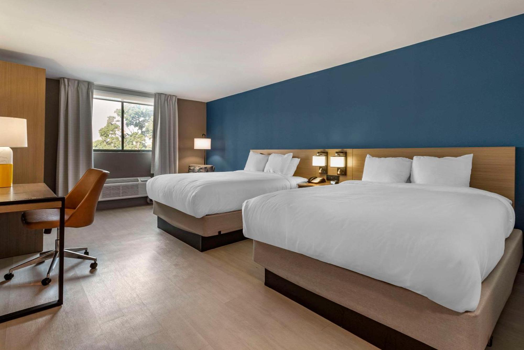 Comfort Inn Philadelphia International Airport West Chester Exterior photo