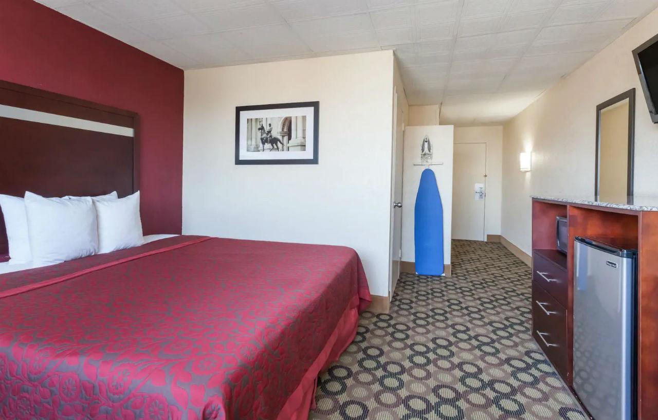 Comfort Inn Philadelphia International Airport West Chester Exterior photo